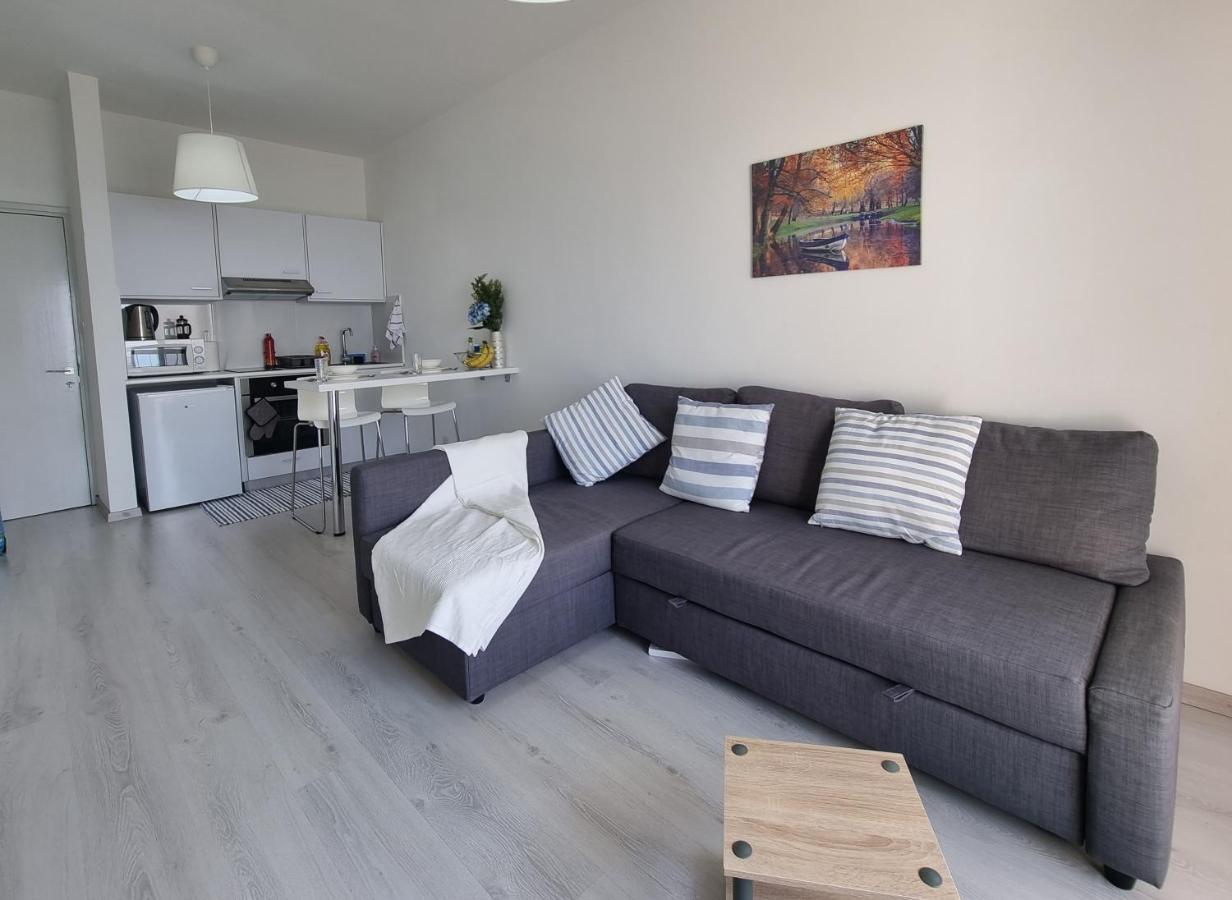 Super Modern Beachfront 1 Bedroom - Sleeps 4 ลิมาซอล ภายนอก รูปภาพ