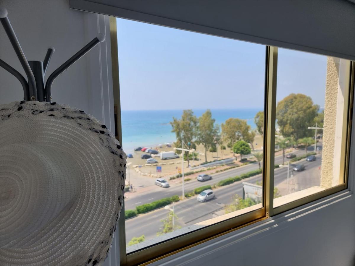 Super Modern Beachfront 1 Bedroom - Sleeps 4 ลิมาซอล ภายนอก รูปภาพ