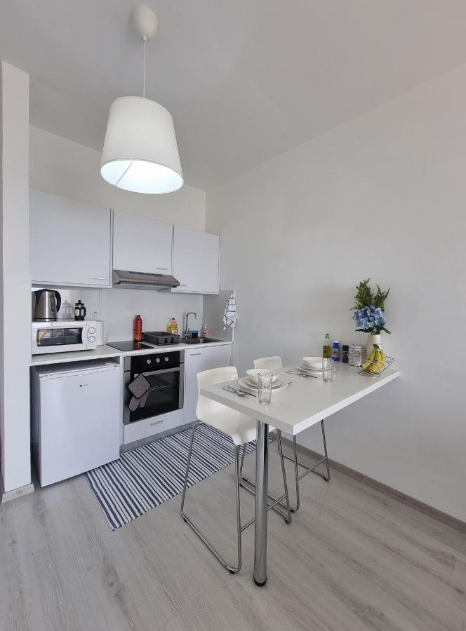 Super Modern Beachfront 1 Bedroom - Sleeps 4 ลิมาซอล ภายนอก รูปภาพ