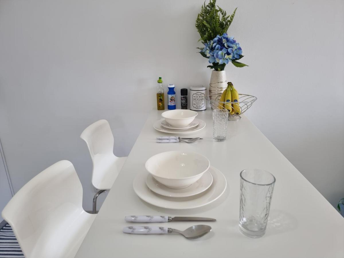 Super Modern Beachfront 1 Bedroom - Sleeps 4 ลิมาซอล ภายนอก รูปภาพ