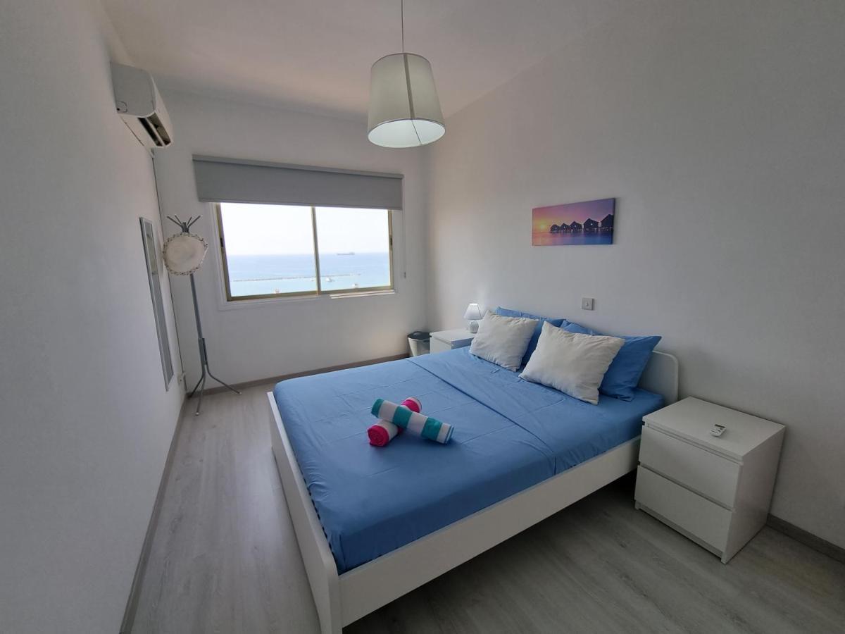 Super Modern Beachfront 1 Bedroom - Sleeps 4 ลิมาซอล ภายนอก รูปภาพ