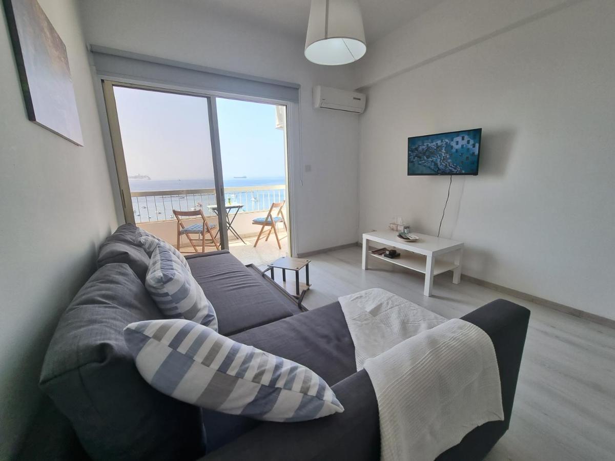 Super Modern Beachfront 1 Bedroom - Sleeps 4 ลิมาซอล ภายนอก รูปภาพ